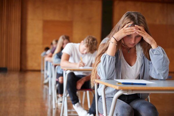 Ansiedade nas provas escolares: como ajudar o adolescente a enfrentar esse desafio? 
